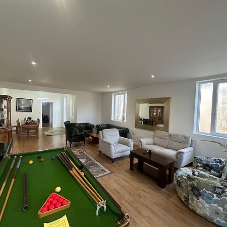 North London Spacious: 7-Bedroom Group Retreat with Gym Exterior photo