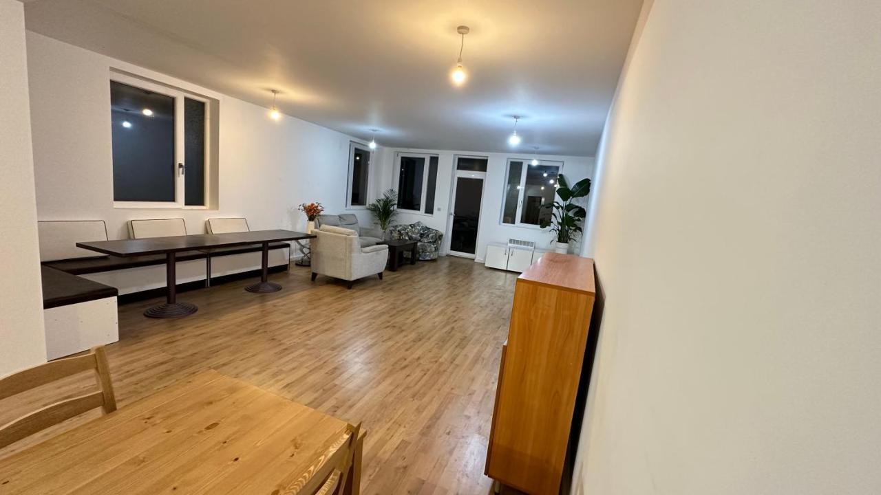 North London Spacious: 7-Bedroom Group Retreat with Gym Exterior photo
