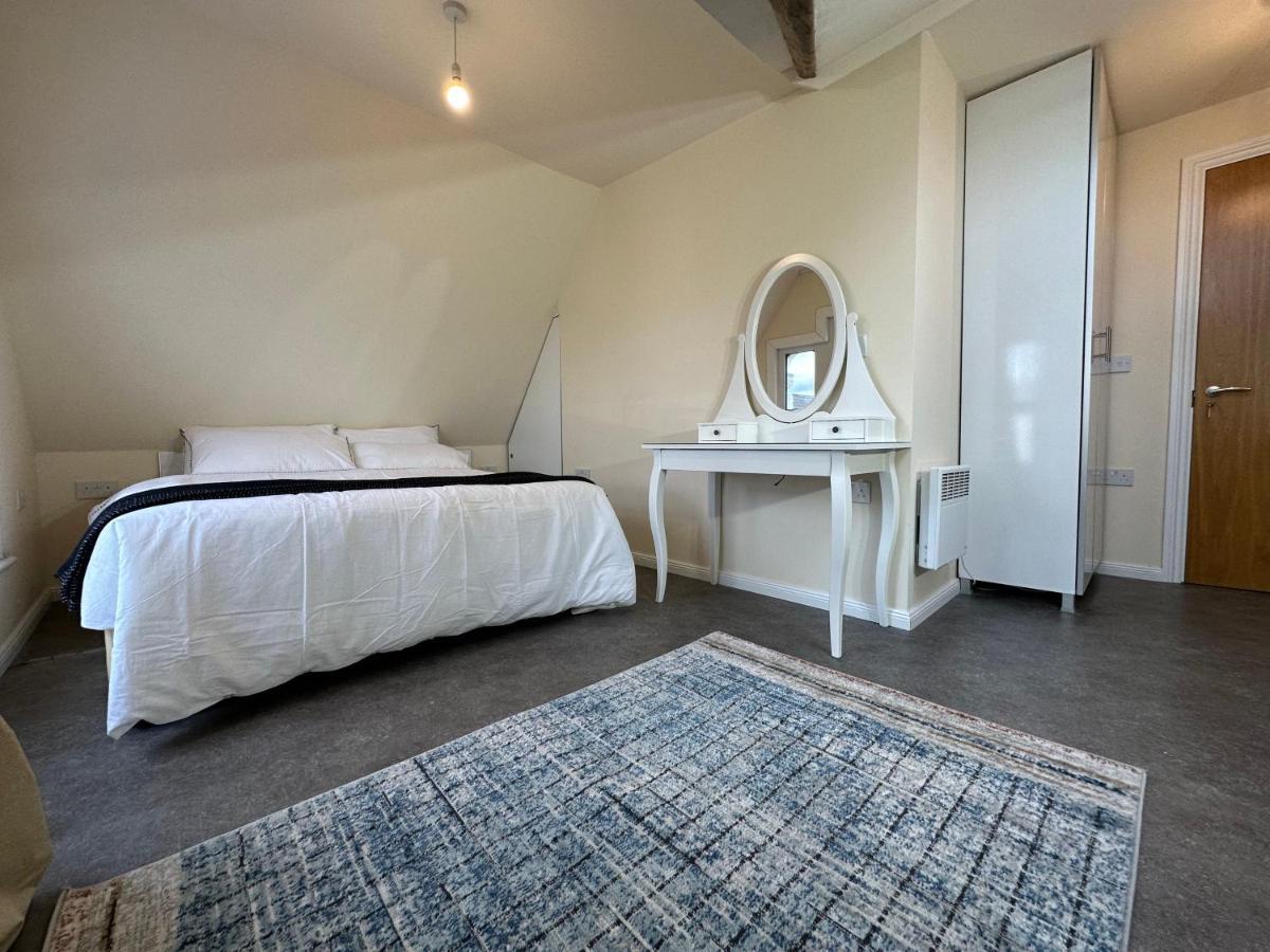 North London Spacious: 7-Bedroom Group Retreat with Gym Exterior photo