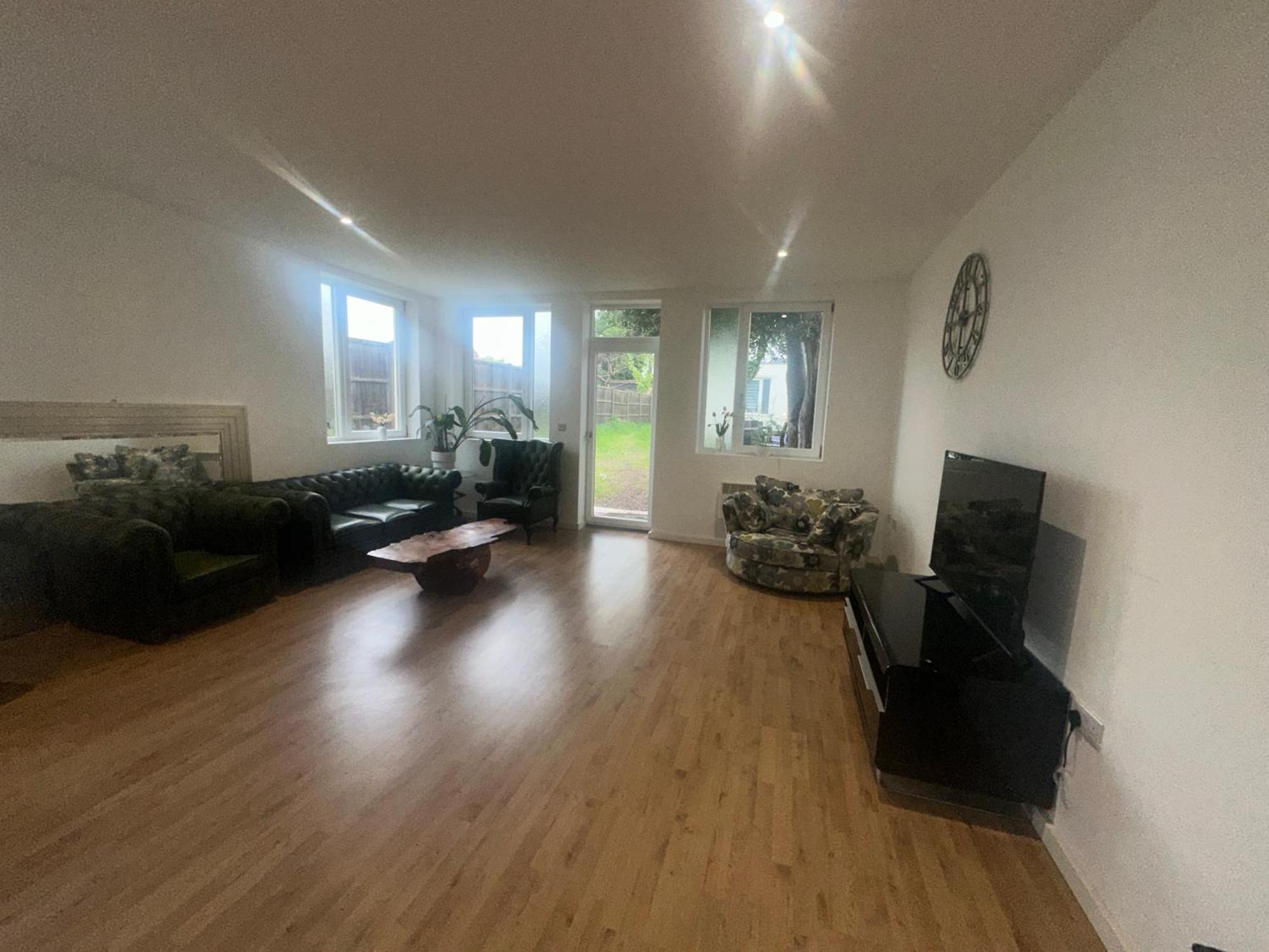North London Spacious: 7-Bedroom Group Retreat with Gym Exterior photo