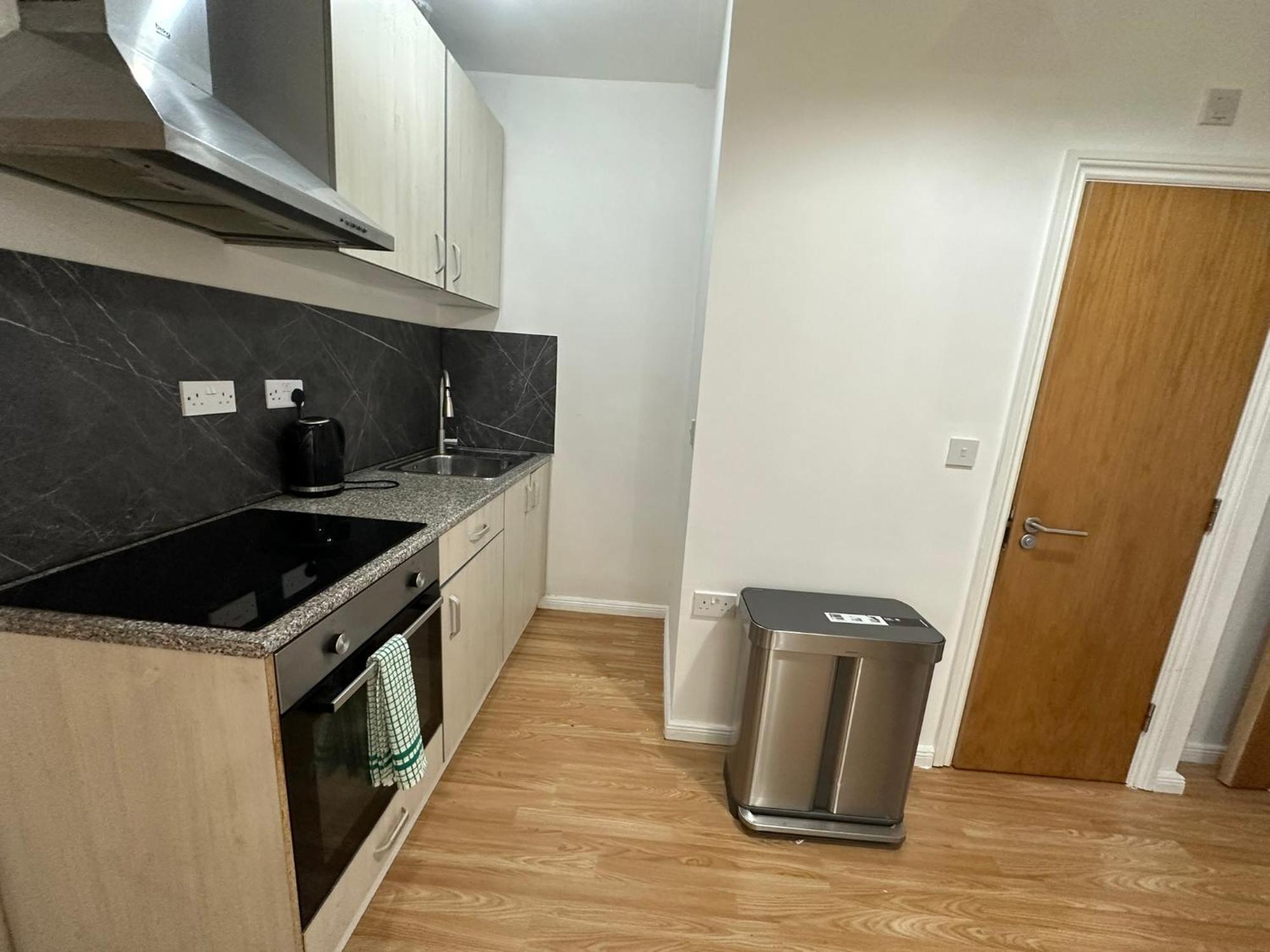 North London Spacious: 7-Bedroom Group Retreat with Gym Exterior photo