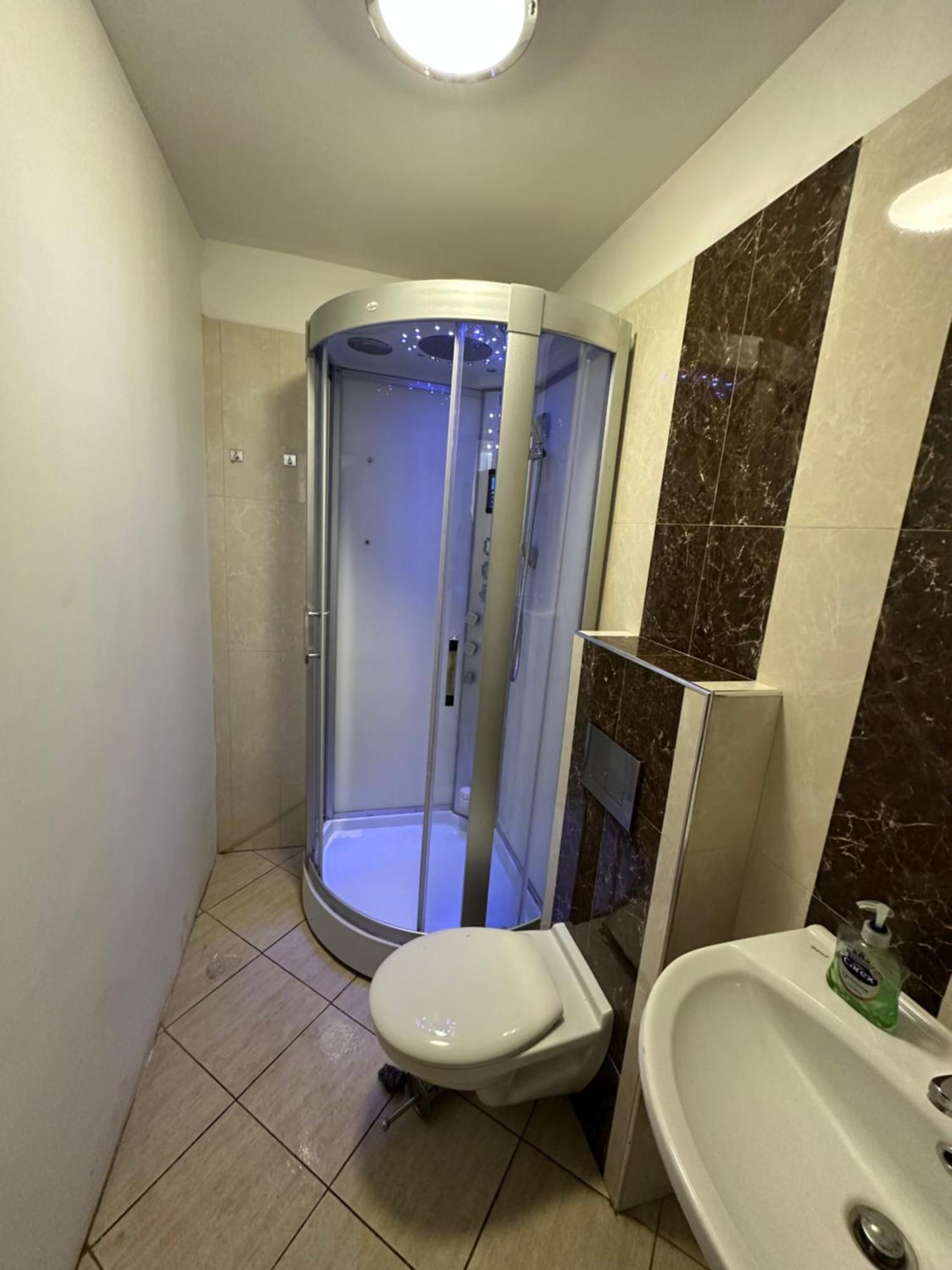 North London Spacious: 7-Bedroom Group Retreat with Gym Exterior photo