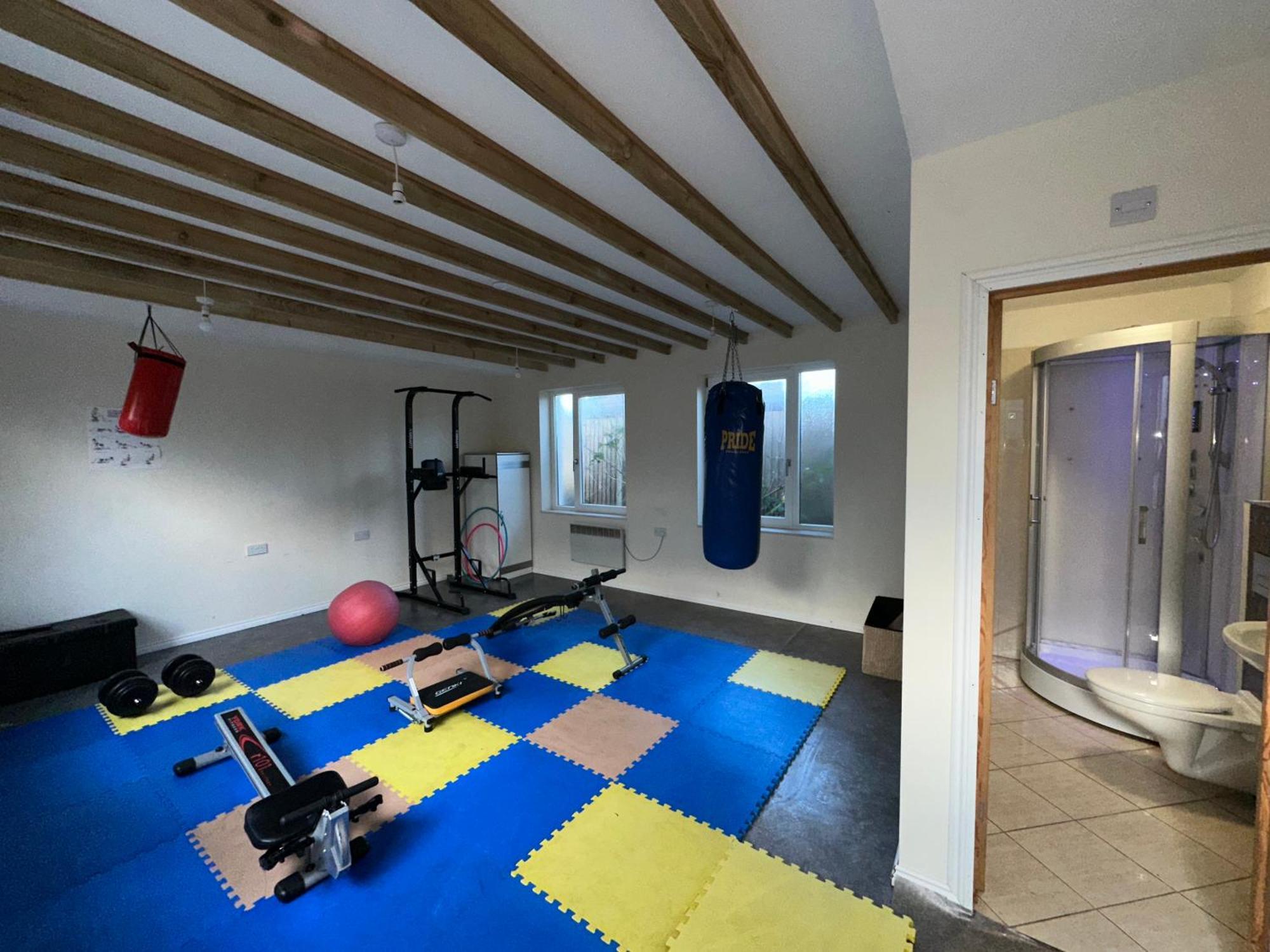North London Spacious: 7-Bedroom Group Retreat with Gym Exterior photo