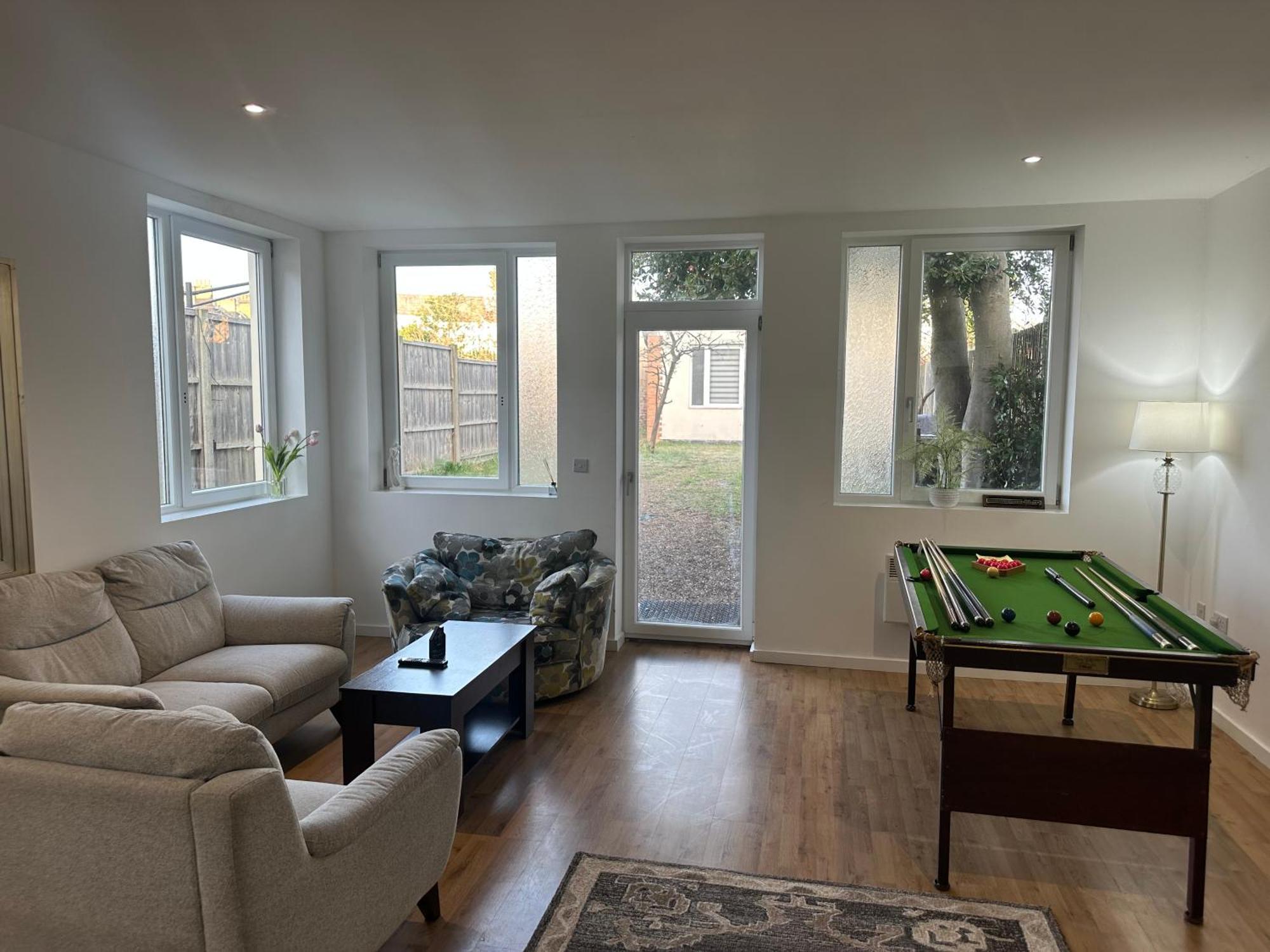 North London Spacious: 7-Bedroom Group Retreat with Gym Exterior photo