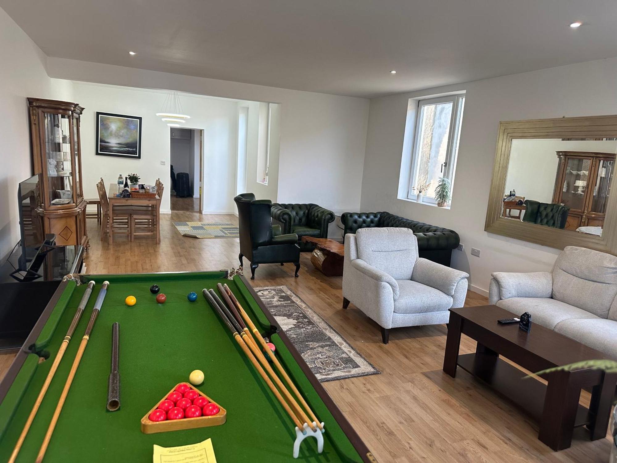North London Spacious: 7-Bedroom Group Retreat with Gym Exterior photo